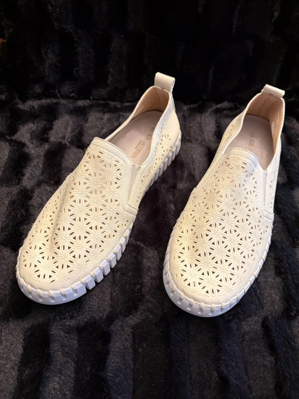 Ilse Jacobsen Cream Slip-On Sneakers - Picture 4 of 9